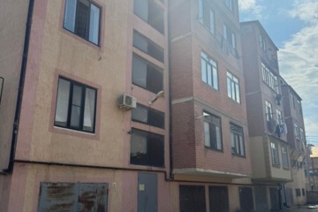 2-к квартира, 80 м², 2/4 эт.