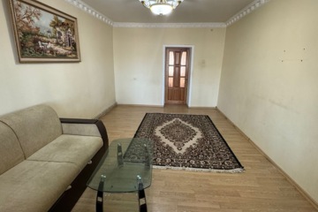 2-к квартира, 70 м², 3/3 эт.