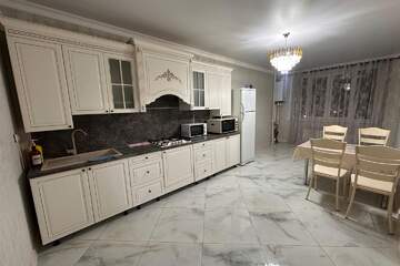 2-к квартира, 80 м², 4/10 эт.