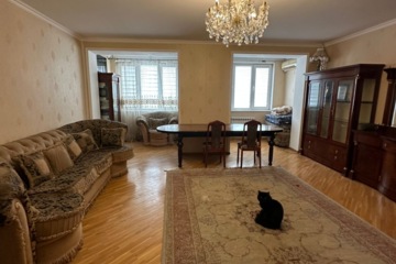 3-к квартира, 90 м², 4/4 эт.