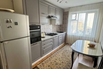 4-к квартира, 100 м², 3/6 эт.